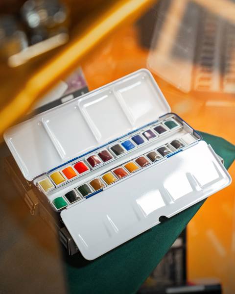 Aquarelles Winsor et Newton chez Arc en Ciel Peintures, du côté de Carpentras : qualité et luminosité pour vos œuvres.