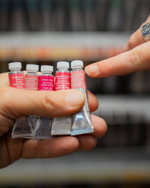 Explorez la gamme Winsor et Newton pour des couleurs subtiles et vibrantes chez Arc en Ciel Peintures, aux alentours de Cavaillon. 