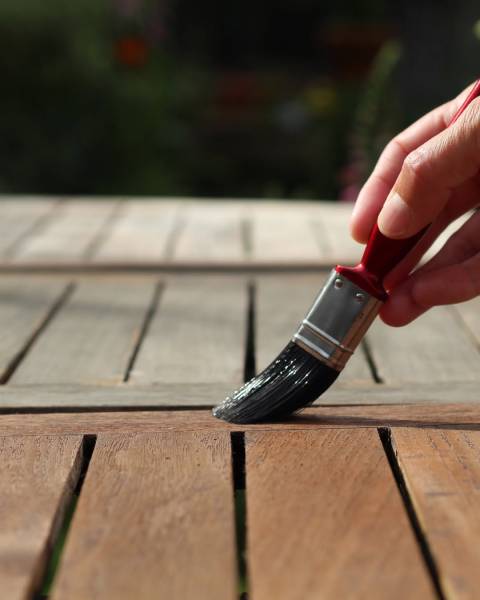 Terrasse en bois extérieure : optez pour un aspect mat avec un saturateur adapté