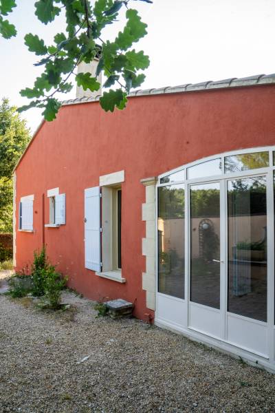 Ravivez l'éclat de votre espace extérieur avec notre gamme de  peintures extérieures de qualité.