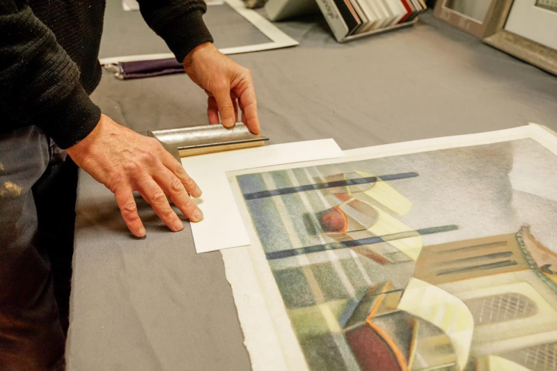 Arc en Ciel Peintures, situé à proximité de Cavaillon, propose une finition élégante avec l’encadrement sur mesure pour sublimer vos œuvres.